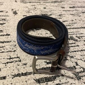 Vineyard Vines men’s 2019 shark week belt size 36- in good condition.